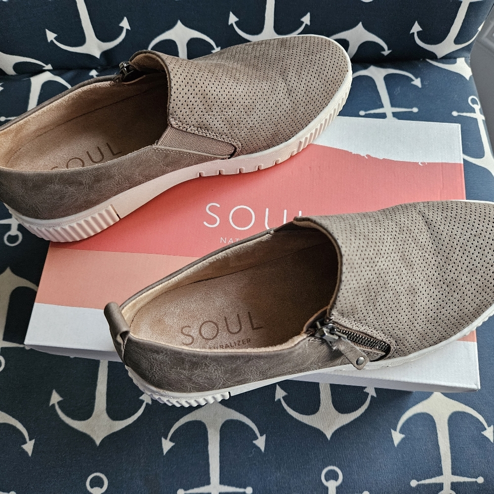 Naturalizer Slip-on Sneakers